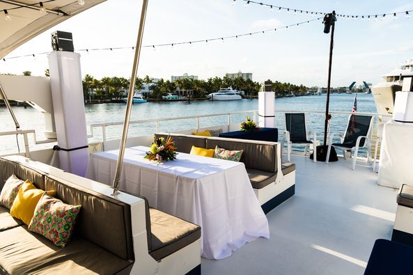 yacht charter event dinner cruise party