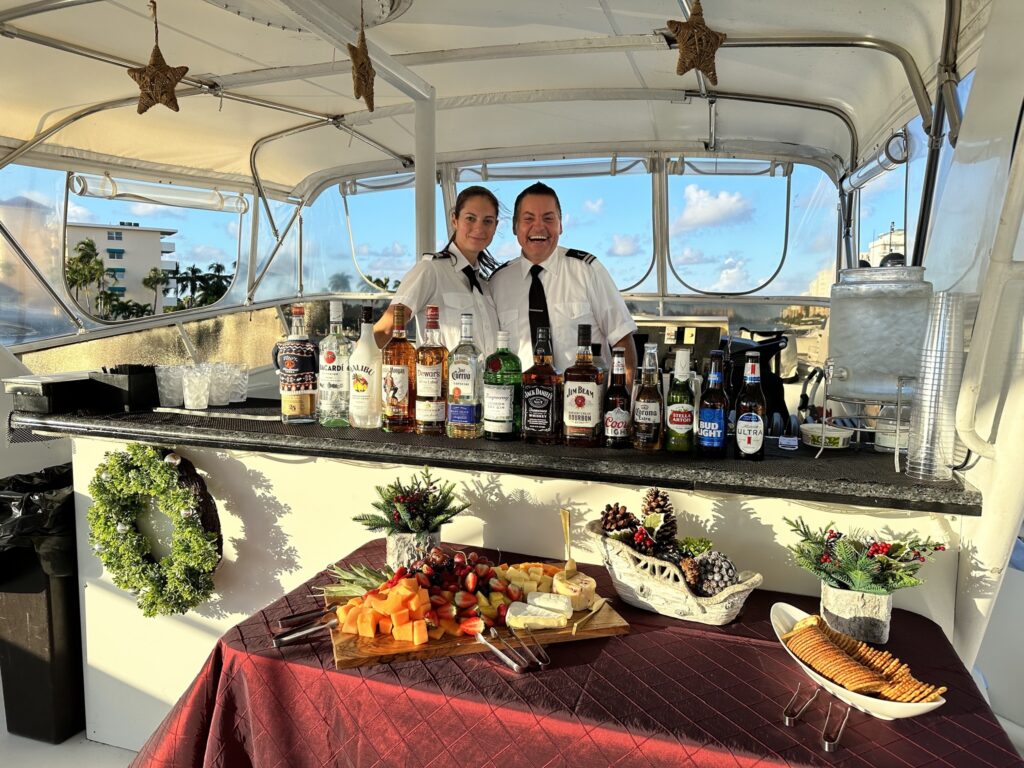 Yacht Charter Event for Groups Party in Miami, Yacht party, yacht event, South Florida Yacht, Yacht event catering, waterfront bar and catering