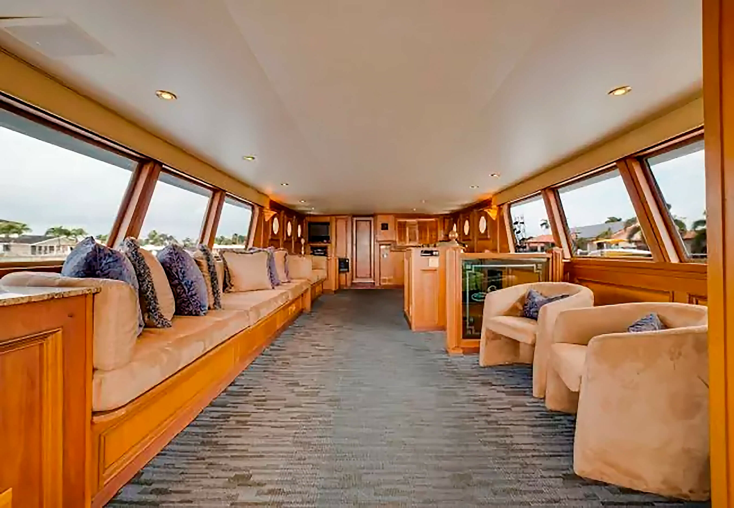 yacht charter for 40 people hollywood